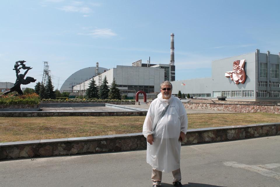 <p>İnsanların yaşadığı şehirlerde saatte maruz kalınan radyasyon dozuna ilişkin bilgi veren Oğuz, "Saatte insanlara topraktan ve havadan gelen radyasyon dozu 0,15 mikrosievert düzeyinde. Çernobil'deki alanlarda gözlemimiz bunun birkaç kat seviyesindeydi. Bu dozun insan sağlığına ve çevreye bir zararının olmadığını söyleyebiliriz." bilgisini paylaştı.</p>
<p> </p>