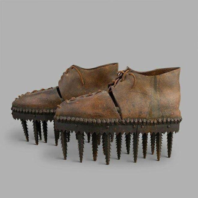<p>19. yüzyıldan kalma bir kestane ayıklama ayakkabısı</p>
