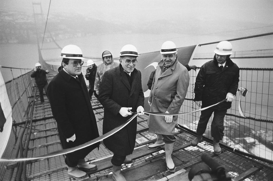 <p>Fatih Sultan Mehmet K&ouml;pr&uuml;s&uuml;, Boğazi&ccedil;i K&ouml;pr&uuml;s&uuml;'nden 5 kilometre kuzeyde, boğazın Rumeli yakasında, Hisar&uuml;st&uuml; ile Anadolu yakasında Kavacık mevkileri arasında yer alıyor.</p>

<p>&nbsp;</p>
