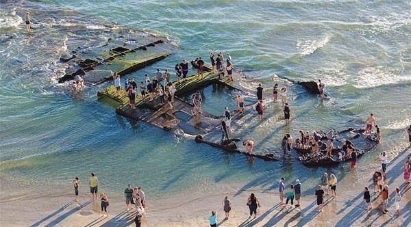 <p>Gemi, 80 yıldır Coronado sahilinde bu halde duruyor ve &ccedil;ok nadir yaşanan deniz &ccedil;ekilmeleriyle g&uuml;n y&uuml;z&uuml;ne &ccedil;ıkıyor.</p>

<p>&nbsp;</p>
