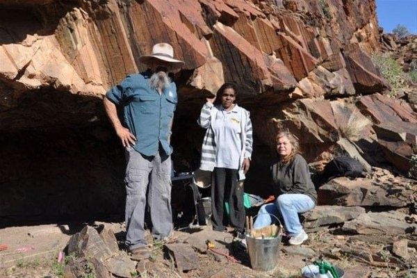 <p>Konuyla ilgili ABC’ye konuşan ve araçtaki isimlerden arkeolog Giless Hamm "Doğa çağırdı ve Cliff yürüyüp bu inanılmaz sanat eserini keşfetti.</p>
<p> </p>
