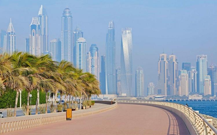 <p><span style="color:#800080"><strong>6 - Dubai: </strong></span>Dünyanın en büyük şehirlerinden biri olan Dubai, alışveriş konusunda oldukça pahalı. Yine de havalimanı en çok yolcu alan şehirlerden biri konumunda.</p>