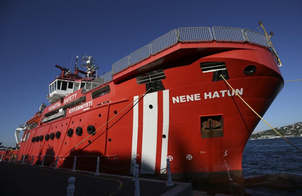 <p>Türkiye'nin ilk acil müdahale gemisi "Nene Hatun", her türlü hava şartında görev yapabilecek niteliklere sahip olması nedeniyle, gemi kazalarına, deniz kirliliğine ve yangınlara karşı Kıyı Emniyeti Genel Müdürlüğünün operasyonel gücünü arttırıyor.</p>
