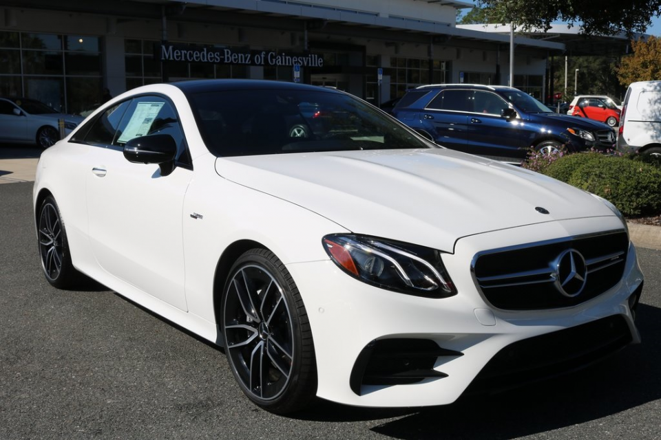 <p>MERCEDES-BENZ</p>

<p>Otomobil satış rakamı: 4.222 </p>
