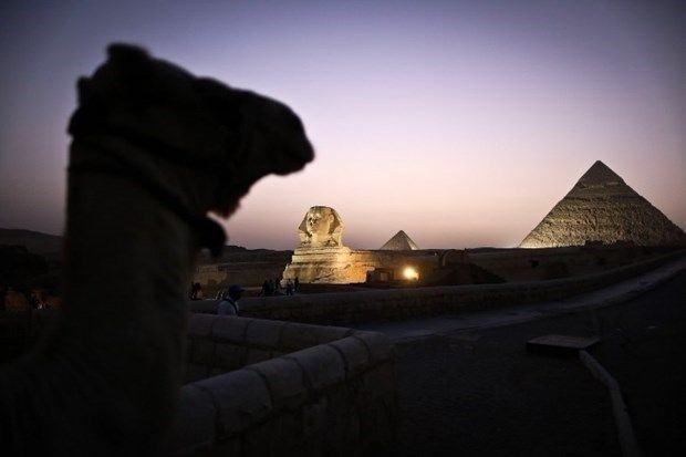 <p>Antik dünyanın en gizemli yapılarından biri olarak görülen Keops Piramidi'nde bilim dünyasını şaşırtan bir keşfe imza atıldı.</p>

<p>Sarı olarak bildiğimiz Giza'nın gerçek rengi ortaya çıktı.</p>
