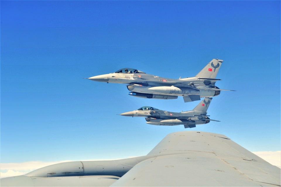 <p>Tanker uçağıyla kol uçuşunda olan F-16 uçaklarımız.</p>
<p> </p>