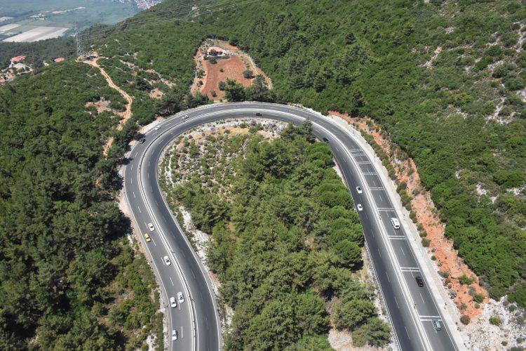 <p>Helikopterle kaza riski fazla olan bölgeler ve turistik güzergahlarda denetimlerin başladığını vurgulayan Tosun, "Denetimlerde özellikle seyahat esnasında cep telefonu ile konuşan sürücüler, emniyet kemeri kullanmayanlar daha yakından takip ediliyor ve yer ekiplerine anında bildiriliyor." dedi.</p>
<p> </p>