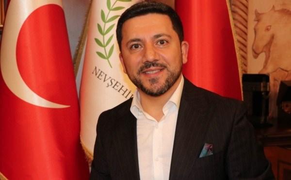<p>Ziyarete açılacak:</p>
<p>Ayrıca Nevşehir Belediye Başkanı Rasim Arı, Nevşehir’de bulunan dünyanın en büyük yeraltı şehrinde yapılan çalışmaların aralıksız sürdüğünü ifade ederken burasını çalışmaların tamamlanmasının ardından yerli ve yabancı turistlerin ziyaretine açacaklarını söyledi.</p>
<p> </p>