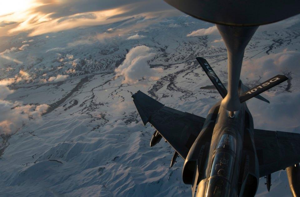 <p>F-4 uçağımızın yakıt ikmali görevi.</p>
<p> </p>