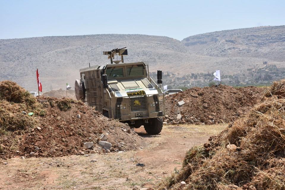 <p>- Tam cephaneli otomatik kontrollü m2-12,5 ayar makineli tüfek ve 3 yedek cephane sandığı</p>
<p> </p>