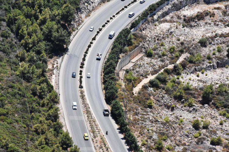 <p>Trafik denetimini yapan özel helikoptere binen AA ekibi, uygulama faaliyetini görüntüledi.</p>
<p> </p>
