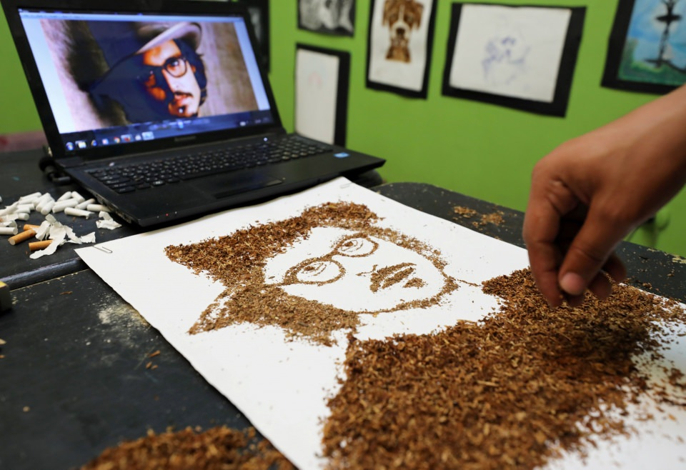 <p>Tütün ile Johnny Depp sanatı</p>
