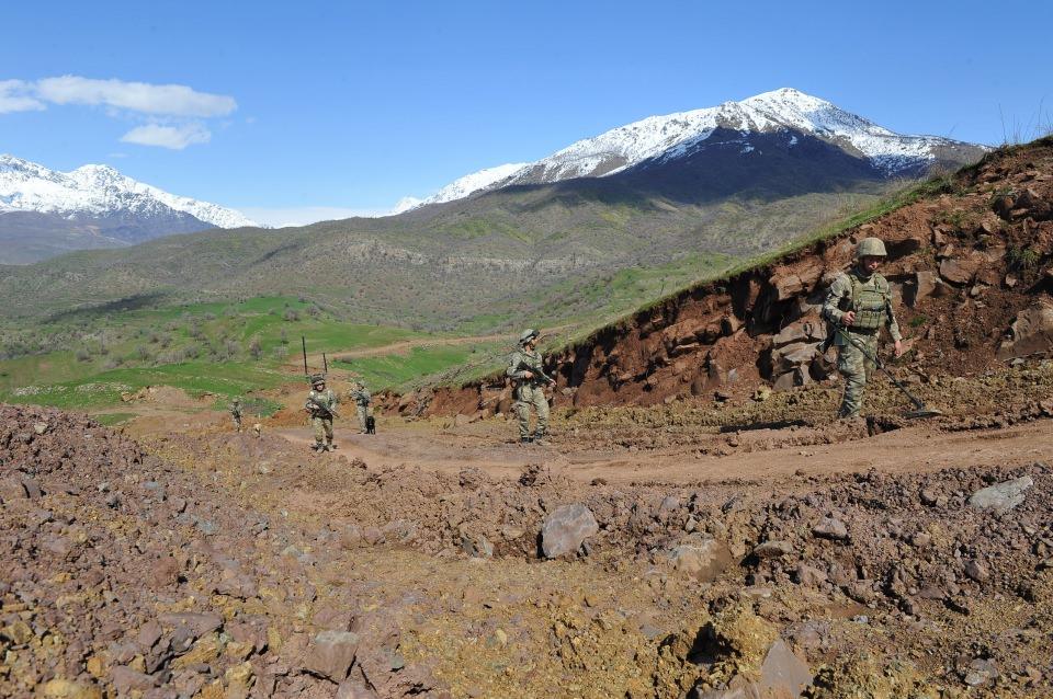 <p>Tim, arazi araması esnasında</p>

<p> </p>
