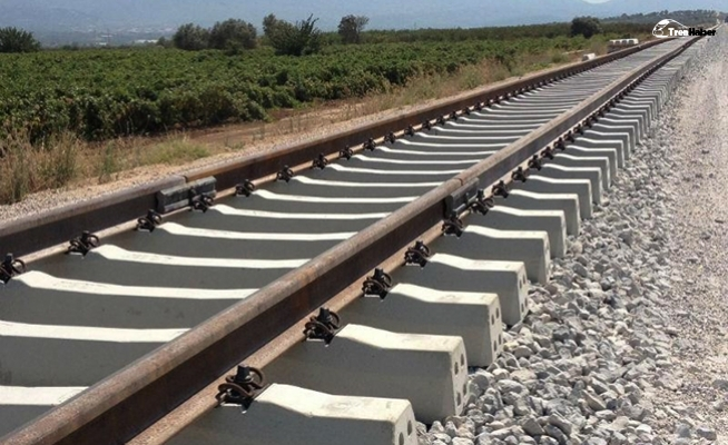 <p>38 adet OSB, &ouml;zel end&uuml;stri b&ouml;lgesi, liman ve serbest b&ouml;lge ile 36 adet &uuml;retim tesisine y&ouml;nelik toplam 294 kilometre uzunluğunda iltisak hattı yapılacak.</p>
