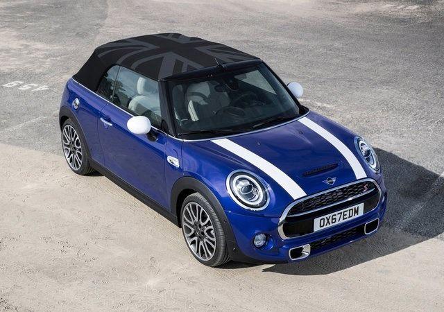 <p>Temmuz ayı boyunca geçerli olacak kampanya kapsamında MINI Yetkili Satıcıları’na gelenler, MINI Countryman modelinde geçerli 60 bin TL’ye kadar 12 ay, yüzde 0 faiz oranlı kredi seçeneğinden faydalanabiliyor. </p>
