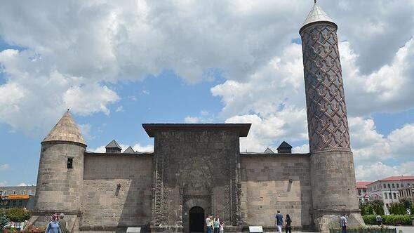 <p>Sırası: 27</p>
<p>Şehir: Erzurum </p>
<p>Marka Değeri 2019 (milyon $): 1,957 </p>
<p>Marka Gücü (100 üzerinden): 51.65</p>
<p>En Güçlü Büyükşehir Markaları Arasındaki Sırası: 23</p>