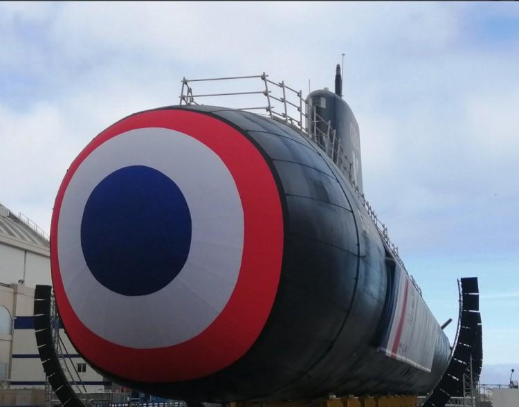 <p>Cherbourg’daki kuru havuzda sunulan, Suffren’ın inşası ve geliştirilmesi programına 9 milyar Euro harcanmıştı. 5 bin ton ağırlığında 6 denizaltı siparişi veren Fransa hükumeti, eski denizaltılarını hurdaya çıkarmayı hedefliyor.</p>
