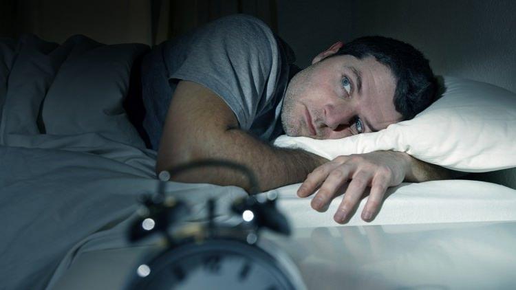 <p>Uykusuzluk ve kronik uykusuzluk özellikle metropol yaşantıda sıklıkla karşılaşılan bir sağlık sorunudur. Bu konudan muzdarip kişiler yaşam kalitesinin düşüklüğünden dolayı stres ve  yorgunluk yaşanma olasılığı artar. Peki uykusuzluğa iyi gelen 5 temel besin nedir? Sizler için ciddi sağlık sorunu olan uykusuzluğu bitiren bu mucize besinleri haberin detayına ekledik. </p>
