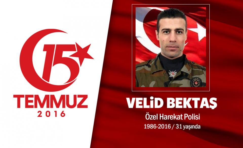 <p>30 yaşındaki Velit Bektaş, Özel Harekat Polisiydi. 15 Temmuz gecesi darbecilerin ele geçirdiği savaş<br />
uçaklarğyla Gölbaşı'ndaki Özel Harekat Daire Başkanlığı'nı bombalaması sonrası şehit düştü. Özel<br />
Harekat Polisi Velit Bektaş, memleketi Mardin Midyat'ta son yolculuğuna uğurlandı, baba<br />
ocağında taziye çadırları kuruldu. Damat olduğu Bolu'da da halk, onun için yürüdü. Şehit polis<br />
memurunun Bolulu eşi Meryem Bekdaş, ‘’ Eşim şehit olmayı çok isterdi. '’ Şehitlik mertebesi<br />
en yüksek mertebe. Keşke bana da nasip olsa.' derdi. Öyle de oldu. Allah inşallah şehadetini<br />
kabul eder. Bu vatan için gönlünü verenlere hakkımız helaldir." dedi.</p>
