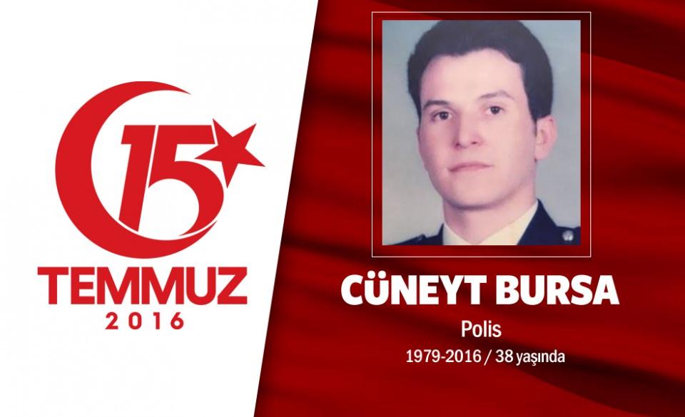 <p>37 yaşındaki Emniyet Amiri Cüneyt Bursa, evli ve iki çocuk babasıydı. 15 Temmuz gecesi Ankara Emniyet Müdürlüğü’nde görev yapmaktaydı. Kaçakçılık Şube Müdürlüğü'nde görev yapan Cüneyt Bursa, hain darbe girişimi haberini alır almaz çelik yeleğini giyerek cuntacılara karşı kahramanca mücadele etti. Darbeci hainlerin Ankara Emniyet Müdürlüğü'nü bombalaması sonrası şehit oldu. 3 aylık Kerem Cüneyt ve 8 yaşındaki Ceylin, ondan yadigar kaldı. 8 yaşındaki Ceylin'in şehit babasının cenazesinde söylediği, "Benim babam bir kahraman ve kahraman kalacak.” sözleri herkesi duygulandırdı.Emniyet Amiri Cüneyt Bursa, Ankara Kocatepe Camii'ndeki cenaze namazı sonrası son yolculuğuna uğurlandı</p>

<p> </p>
