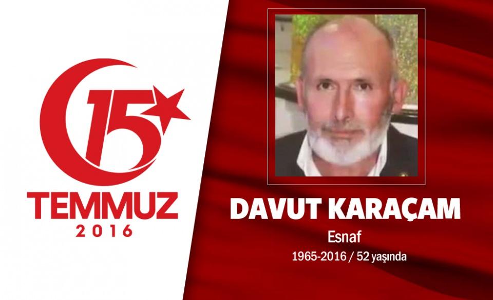 <p>51 yaşındaki Davut Karaçam işçi emeklisiydi. Davut Karaçam, 15 Temmuz gecesi, "gün oturulacak gün değil" diyerek oğluyla birlikte dışarı çıktı. Ankara Genelkurmay Başkanlığı önüne gittiğinde hain darbecileri uyardı. Tam o anda tankın üzerinden darbeciler ateş açtı. Oğlunun gözleri önünde vuruldu, yoldan geçen araçla götürüldüğü hastanede şehit oldu. Oğlu, "Devlet için vatan için sokaklara çıktık." diyor. Davut Karaçam'ın adı, Muş Şehit Davut Karaçam Kız Anadolu İmam Hatip Lisesi'nde yaşayacak</p>

<p> </p>
