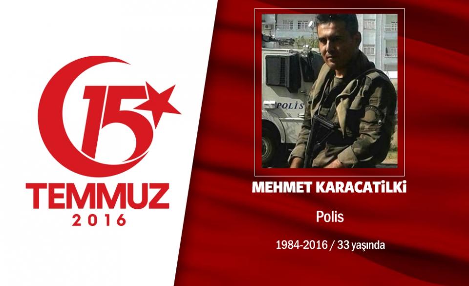 <p>32 yaşındaki Mehmet Karacatilki, 12 yıllık polis memuruydu. İki çocuk babası Karacatilki aslında Isparta Emniyet Müdürlüğü bünyesinde çalışıyordu. 15 Temmuz gecesi bulunduğu Ankara Gölbaşı Özel Harekât Daire Başkanlığı'na geçici görevle gitmişti.  Hain darbecilerin savaş uçaklarıyla yaptığı saldırı sonrası 54 arkadaşıyla birlikte şehit düştü. Şehidin babası cenazesinde oğlunun tabutuna sarıldı. "Kuzum sana hakkımı helal ediyorum." diyerek gözyaşı döktü.Polis memuru Mehmet Karacatilki memleketi Osmaniye'de son yolculuğuna uğurlandı.  </p>
