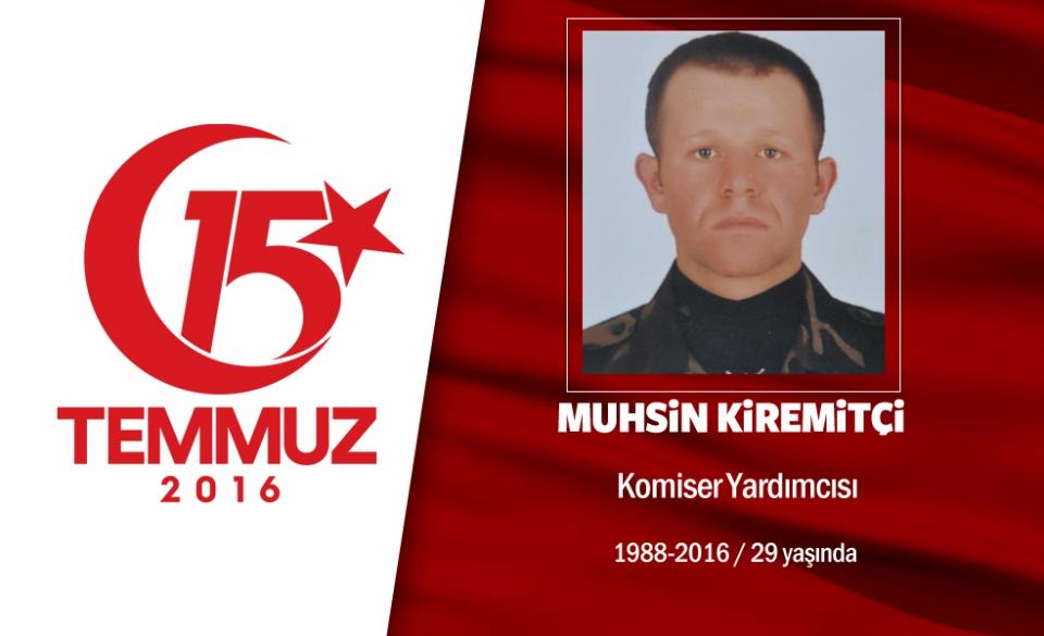 <p>Şehit olmasaydı, 1 ay sonra baba olacaktı. Çocuğunu göremeden şehit oldu. 28 yaşındaki Muhsin Kiremitçi, başkent Ankara’da özel harekat polisi olarak görev yapıyordu. Konyalı Muhsin Kiremitçi, Cizre ve Sur gibi birçok terör operasyonunda bulunmuş ve ardından Ankara’ya tayin olmuştu. 15 Temmuz gecesi hain darbecilerin savaş uçaklarıyla ilk olarak hedef aldıkları yer olan Ankara Gölbaşı’ndaki Özel Harekat Daire Başkanlığı’nda şehit oldu. Şehit Muhsin Kiremitçi'nin 23 yaşındaki 8 aylık hamile eşi, “Biz çok mutluyduk, gitme demek hiç aklıma gelmedi” diyerek gözyaşlarına boğuldu. Şehit Muhsin Kiremitçi, Memleketi Konya’nın Seydişehir ilçesinde son yolculuğuna uğurlandı.  </p>

