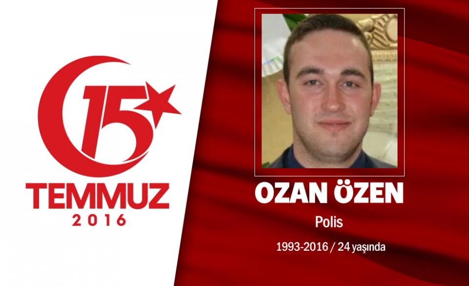 <p>22 yaşındaki Ozan Özen, 2 yıllık polis memuruydu. 6 ay önce nişanlanmıştı. 15 Temmuz gecesi istanbul'da görevdeydi. Ozan Özen, hain darbecilerle girdiği çatışmada şehit düştü. Şehit Ozan Özen için memleketi Bolu'da tören düzenlendi. Şehidin annesi ve nişanlısı törene polis şapkasıyla katıldı. Şehit polisin babası Metin Özen ve annesi Emine Özen, oğlunun Türk bayrağına sarılı tabutunu görünce gözyaşlarına boğuldu. Bir ara baygınlık geçiren nişanlısı ise tabuta sarılıp, "Ahirette bekle beni" diyerek ağladı. Şehit Ozan Özen, Bolu Sümer Mahallesi'ndeki Yeni Camii'nde düzenlenen cenaze töreni Bolu şehitliğine defnedildi.  </p>

<p> </p>
