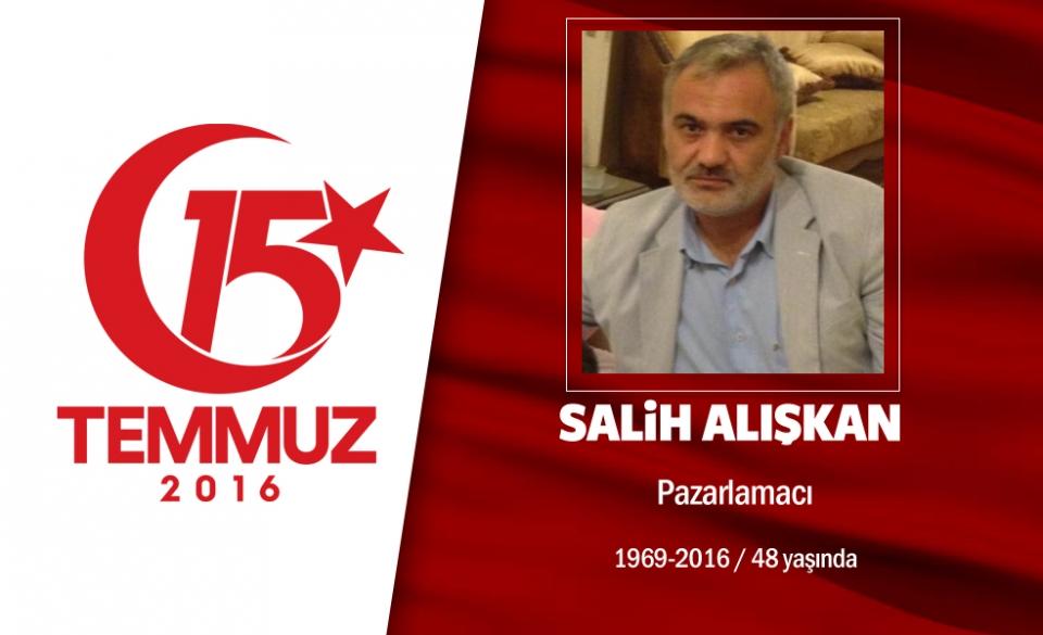 <p>48 yaşındaki Salih Alışkan evli, 3 çocuk babasıydı. Trabzon Şalpazarı  Şalpazarı’nın Doğancı mahallesi nüfusuna kayıtlı Salih Alışkan, Semerkand Vakfı’nda görev yapıyordu. 15 Temmuz gecesi darbeci hainler Boğaziçi Köprüsü’nü kapattığında arkadaşıyla birlikte hemen köprüye gitti. Darbeci hainlerin açtığı ilk ateşte sağ göğsünün altından yaralandı, hastaneye kaldırıldı ama şehit oldu. Üsküdar Küplüce’de ikamet eden Şehit Salih Alışkan’ı, Kirazlıtepe Merkez Camii’ndeki cenaze namazı sonrası on binler uğurladı. </p>

<p> </p>
