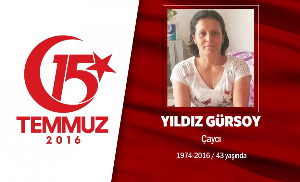 <p>42 yaşındaki Yıldız Gürsoy Ankara’da çaycılık yapıyordu. 15 Temmuz gecesi Cumhurbaşkanı</p>

<p>Erdoğan’ın çağrısı üzerine sokaklara çıkarak darbecilere kaşrı direnişe geçti. Ankara Genelkurmay</p>

<p>Başkanlığı önünde yapılan bombalı saldırıda başına isabet eden şarapnel parçası nedeni ile ağır</p>

<p>yaralandı. Hastaneye kaldırılan Yıldız Gürsoy, yaşam savaşını 4 gün sonra kaybetti, 15 Temmuz</p>

<p>direnişinin kadın şehitlerinden biri oldu. Ankara'da hayatını kaybeden Yıldız Gürsoy, memleketi</p>

<p>Yozgat'ın Sarıkaya ilçesinde son yolculuğuna uğurlandı.</p>
