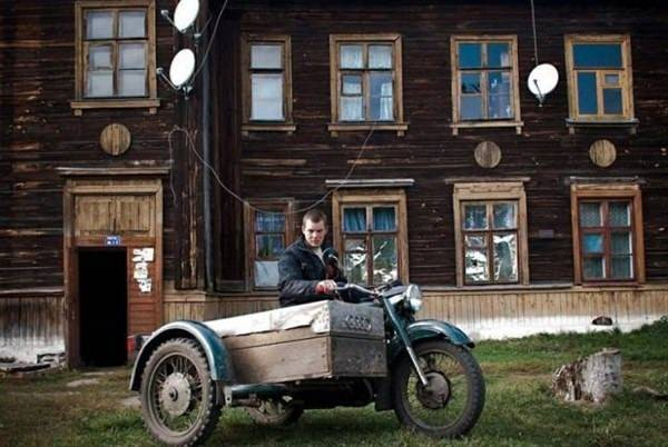 <p>Rus halkının verdiği bu görüntüler sosyal medyayı sallıyor. İşte sadece Rusya'da görebileceğiniz birbirinden ilginç kareler...</p>

<p> </p>
