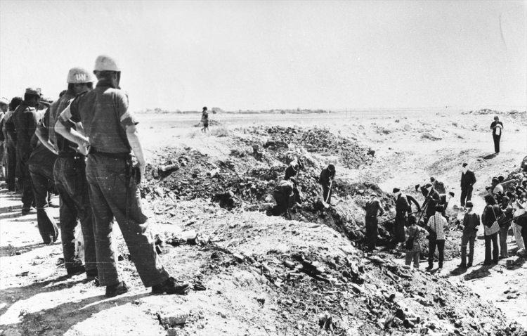 <p>Muratağa Katliamı'ndan sonra açılan toplu mezarlar.</p>
