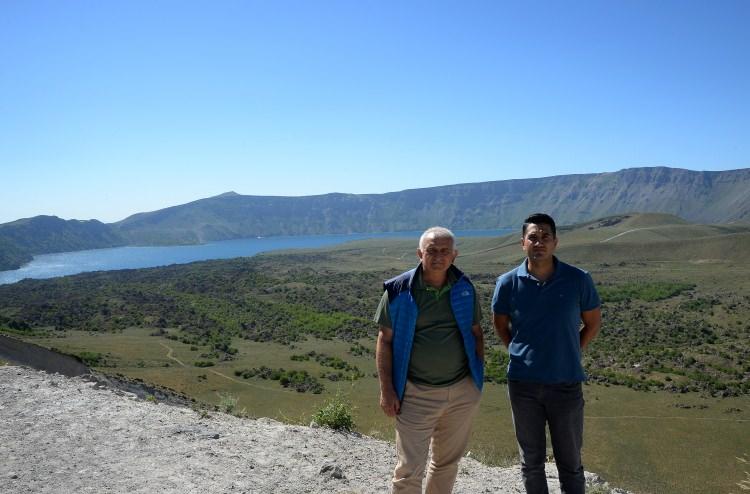 <p>Bitlis'te doğal güzelliğinin yanı sıra bilimsel öneme sahip Nemrut Kalderası'nı da kapsayan "Bitlis Nemrut-Süphan Potansiyel Jeopark Alanı"nın UNESCO'nun Küresel Jeopark Ağı'na dahil edilmesi için çalışma başlatıldı.</p>
