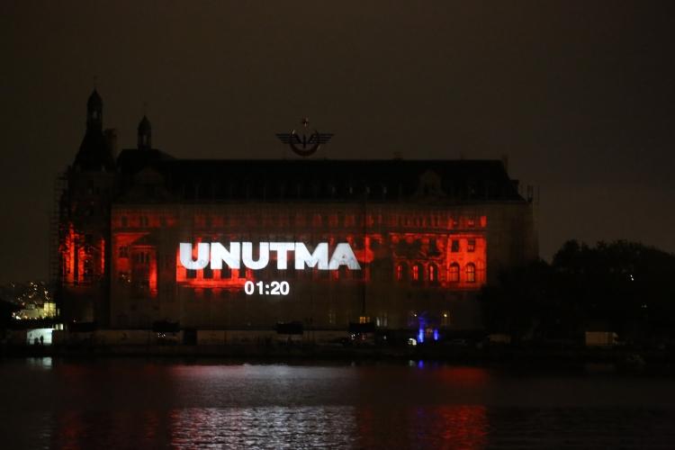 <p>Haydarpaşa Garı'nda 15 Temmuz şehit ve gazileri anısına mapping gösterisi düzenlendi.</p>

<p> </p>
