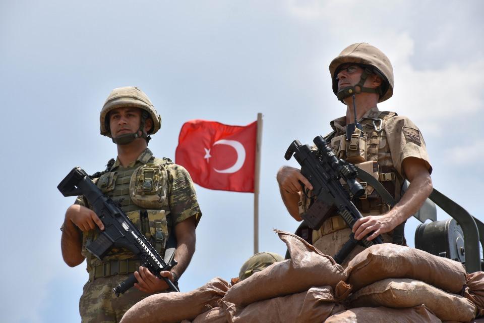 <p>Desteklerinden dolayı İl Jandarma Komutanı Tuğgeneral Nuri Öztürk ve diğer komutanlarına teşekkür eden Sarıaslan, vatandaşların huzur ve güvenliğini sağlamak için terörle mücadeleyi en iyi şekilde sürdürmeye çalıştıklarını vurguladı. </p>
<p> </p>
