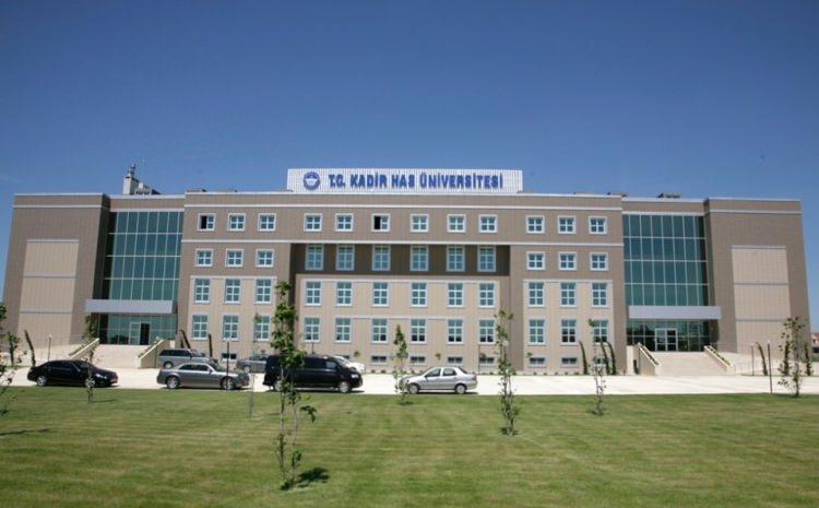 <p>24- Kadir Has Üniversitesi</p>

<p>Kadir Has Üniversitesi, Dil puanı hariç Türkiye sıralamasını göz önünde bulundurmak şartı ile öğrencilerine burs imkanı sağlıyor. İşte Kadir Has Üniversitesi’nin öğrencilerine sağladığı burs imkanı;</p>

<p>- İlk 100’de yer alan öğrencilerine ayda 2500 TL,</p>

<p>- İlk 500’de yer alanlara ayda 2000 TL,</p>

<p>- İlk 1000’de yer alanlara ayda 1000 TL,</p>

<p>- İlk 3000’de yer alanlara ayda 500 TL</p>

