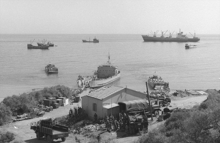 <p>Girne Plajı'nda Türk Askerinin denizden taaruzu. </p>
