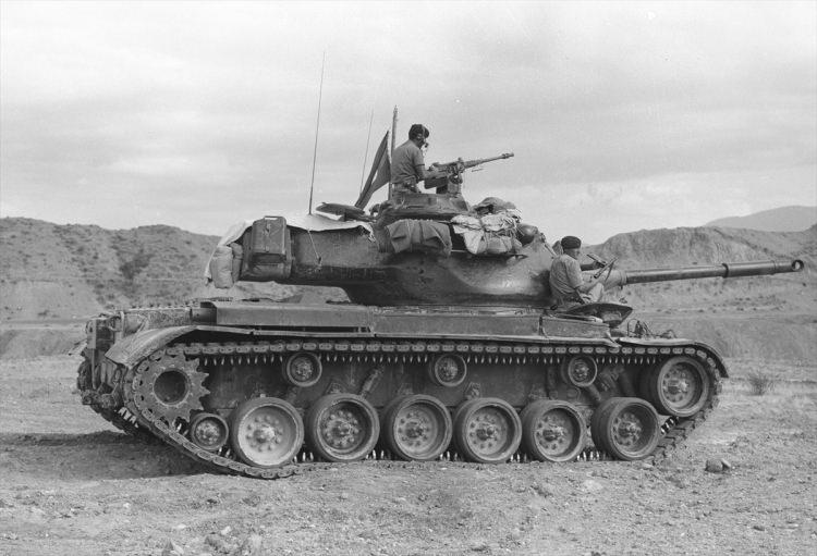 <p>Kıbrıs Barış Harekatı sırasında bir M47 Tankı ve mürettebatı..</p>