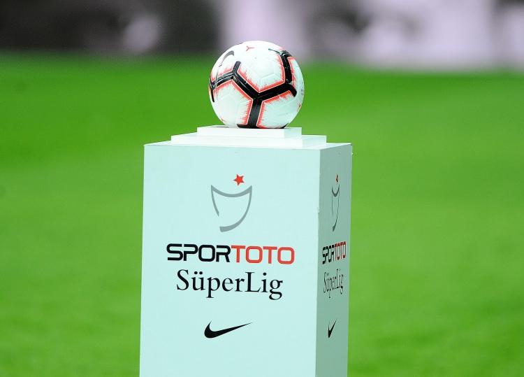 <p><strong>Ligler ne zaman başlayıp, ne zaman sona erecek?</strong></p>

<p>Türkiye Futbol Federasyonundan (TFF) yapılan açıklamaya göre, Spor Toto Süper Lig 2019-2020 sezonu 16 Ağustos'ta oynanacak maçlarla başlayacak.</p>
