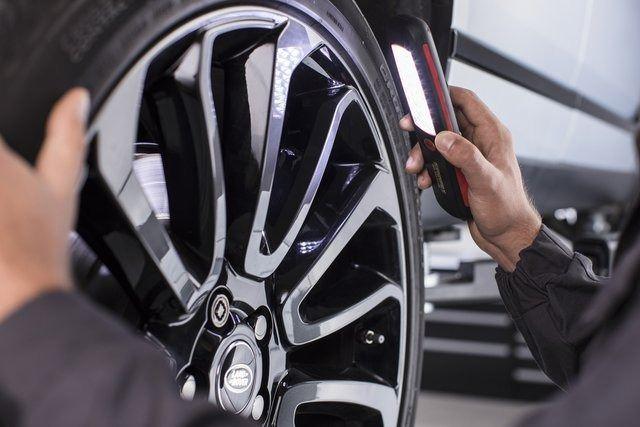 <p>Jaguar veya Land Rover araçlara, Borusan Otomotiv Jaguar ve Land Rover Yetkili Servisleri’nde yapılacak “Ücretsiz 10 Nokta Kontrolü”nün ardından, parça değişiminde yüzde 25 indirim sunuluyor.</p>
