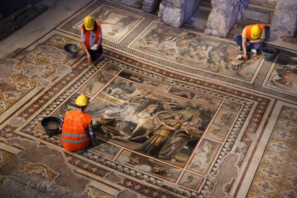 <p>Antakya'nın arkeolojik dokusunu katmanlarıyla ortaya çıkartarak, kent tarihinin aydınlatılması için titiz bir şekilde yürütülen çalışmalar 9 yılın sonunda tamamlandı.</p>

<p> </p>

