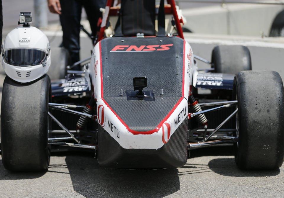 <p>METU Formula Racing Takımı, Türkiye'nin lider zırhlı kara aracı üreticilerinden FNSS Savunma Sistemleri AŞ'nin ana sponsorluğunda geliştirdiği aracı tamamladı.</p>
<p> </p>