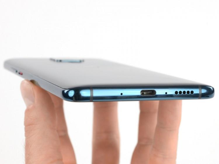 <p>Merakla beklenen telefonun fiyatı da açıklandı.</p>
