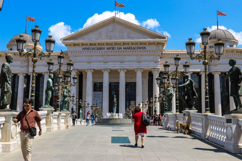 <p>Saat kulesi ile Sultan Murad Camisi'nin bulunduğu külliye, Türk İşbirliği ve Koordinasyon Ajansı Başkanlığınca (TİKA) restore ediliyor.</p>
