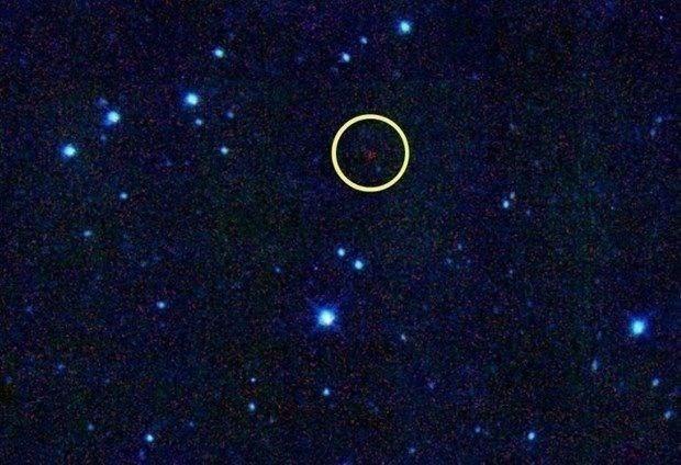 <p>Asteroid, Dünya’ya en yakın 353.600 kilometre mesafeden geçerek uzay boşluğundaki yolculuğuna devam edecek.</p>