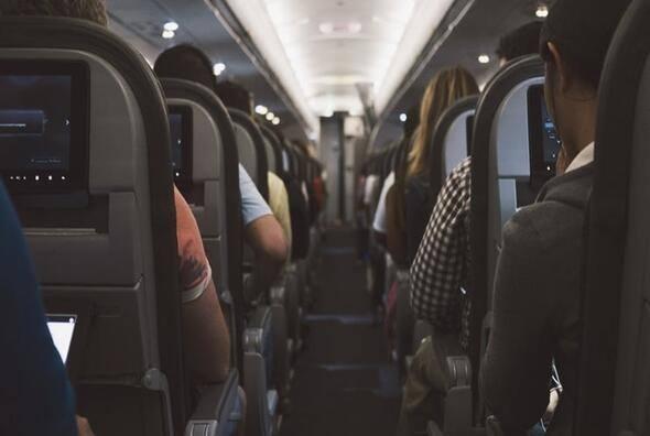 <p>Uçak yolculuğu yapanların fazlasıyla şaşıracağı sıra dışı detaylar... Uçaklarda yolculara ücretsiz olarak dağıtılan kulaklıklarla ilgili öyle bir şey var ki hemen hemen kimsenin bundan haberi bile yok!</p>

<p> </p>
