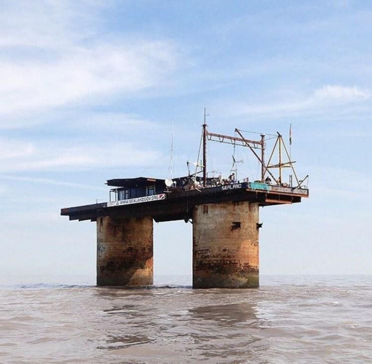 <p>SEALAND<br />
<br />
27</p>
