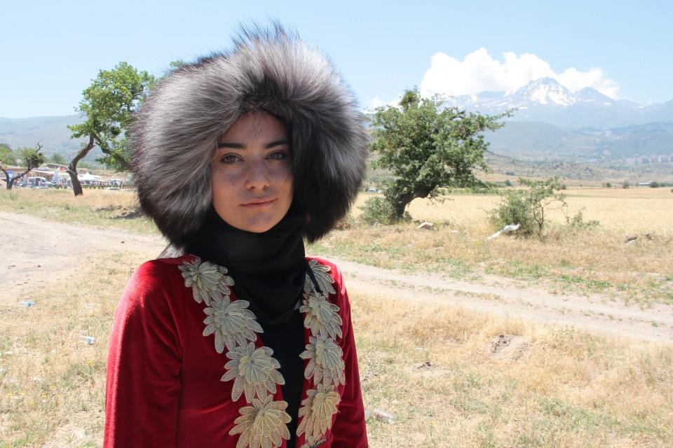 <p>Atla bir bağ kuruyorsunuz ve bu bağı da asla koparamıyorsunuz. Okçuluk ve binicilik çok zor spor, ikisini de birleştirince çok daha zorlaşıyor. </p>
