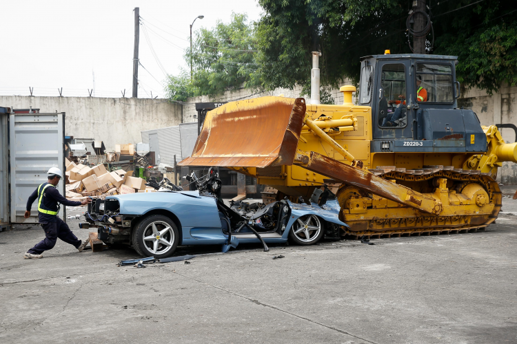 <p>Ferrari'nin getirilmeden önce motorunun ve 2 kapısının ayrıldığı belirtildi.</p>
