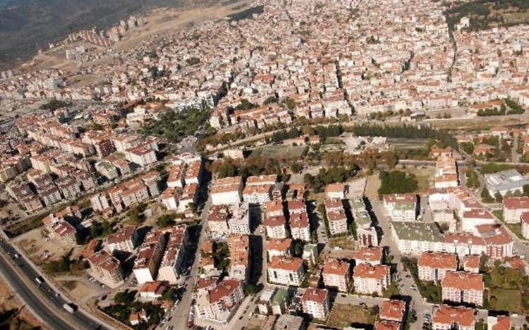 <p>Edremit, Balıkesir<br />
Nüfus: 121.437</p>
